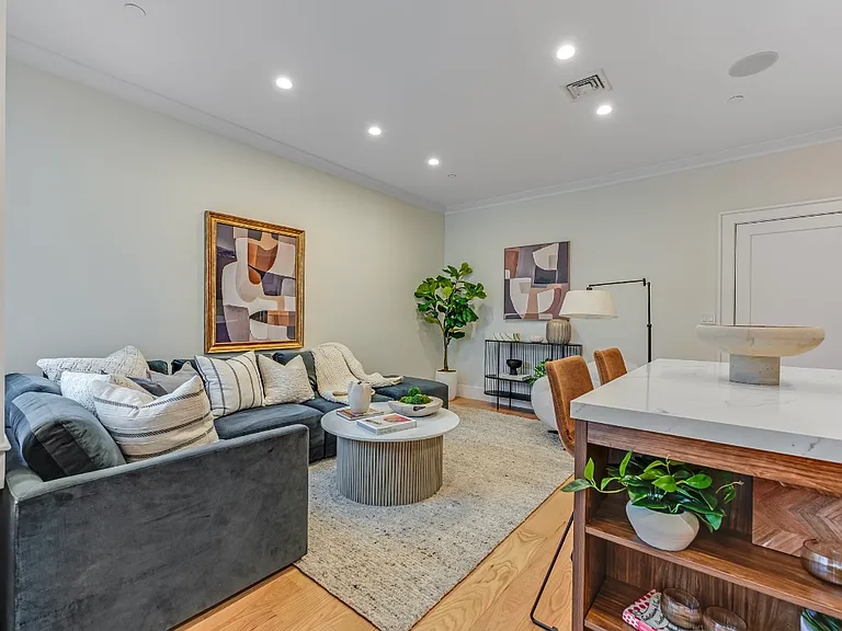 17 Vinton St #3 — Photo 2