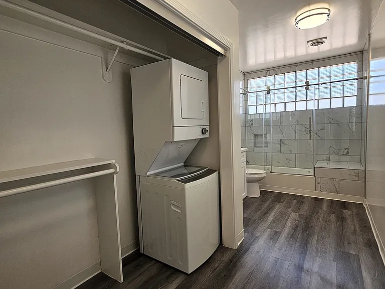 Lindbrook Manor Apartments — Photo 151