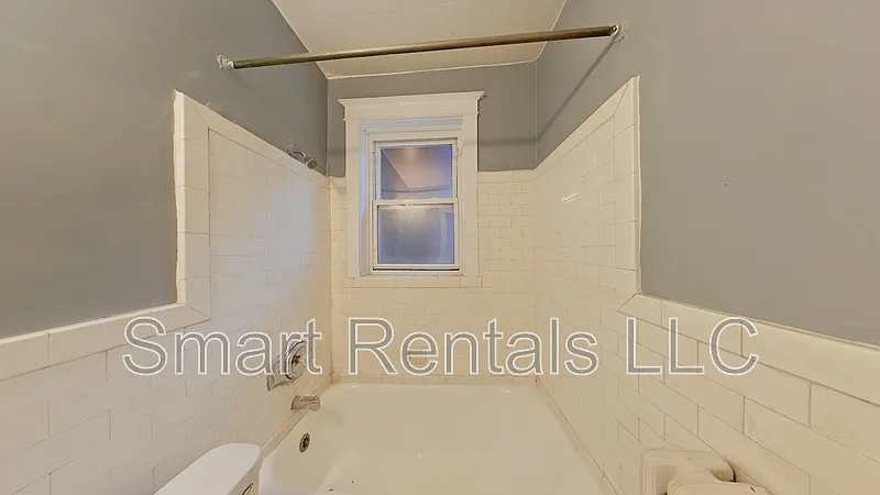 2 bed, 1.0 bath, 850 sqft, $799 — Photo 3