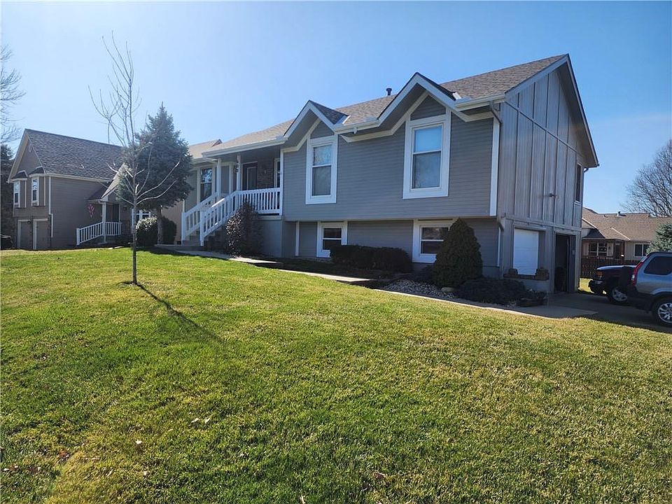 2nd image of 600 SE Athens Dr