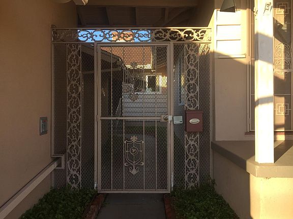 6035 Gated Secured Entry