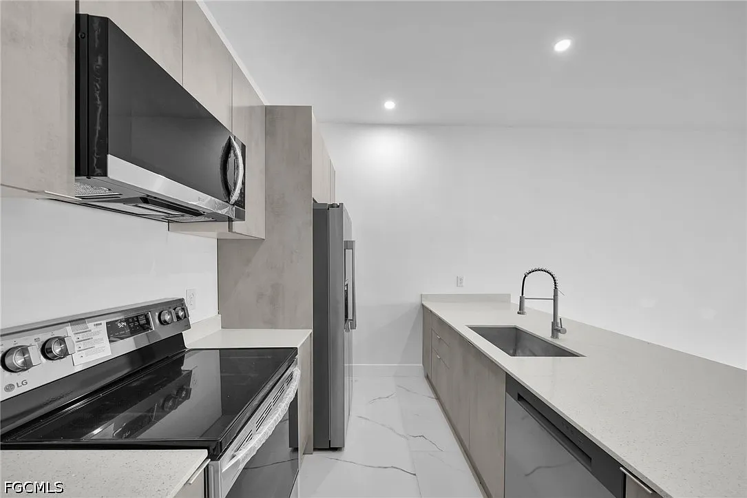 3 bed, 2.0 bath, 1275 sqft, $1,675 — Photo 3
