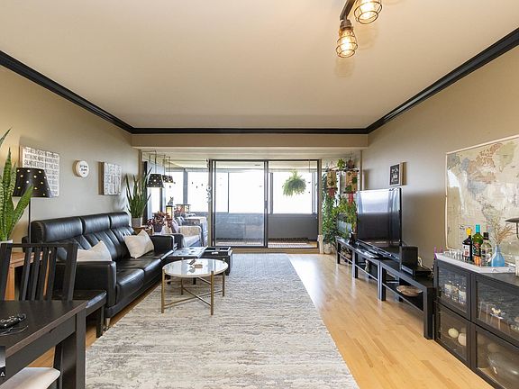4th image of 2212 W Folkestone Way #61