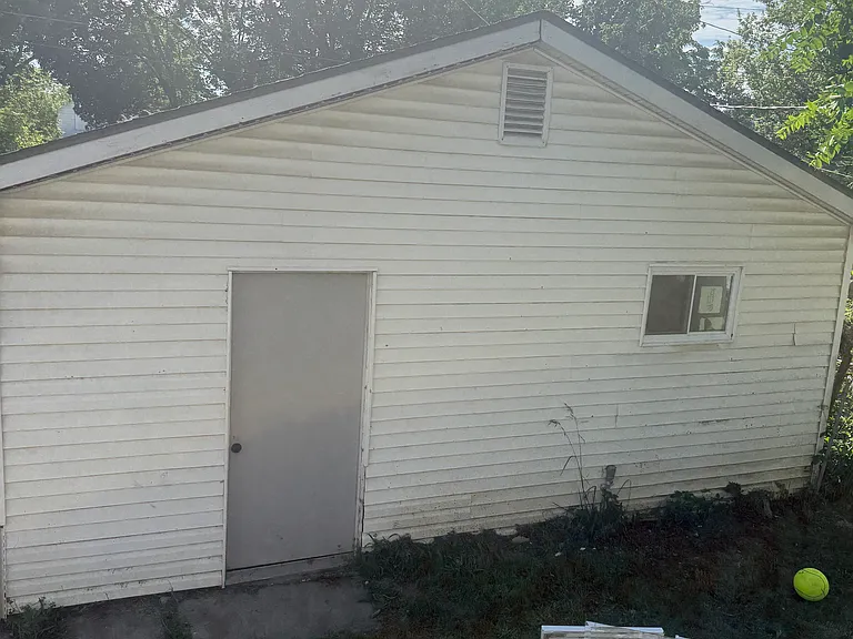 195 N Oakley Ave #3 — Photo 8