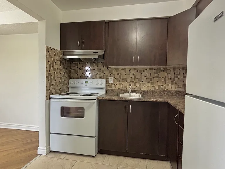 425 Rathburn Rd E #74 — Photo 9