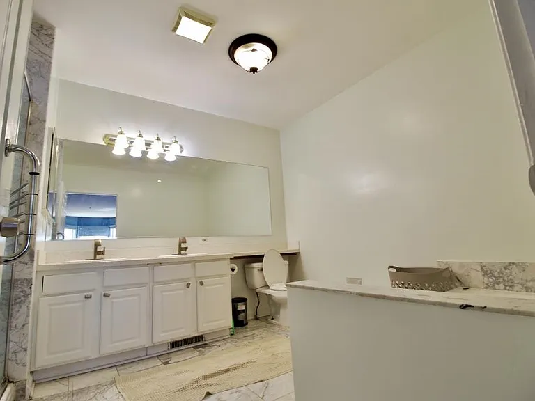 340 The Promenade — Photo 29