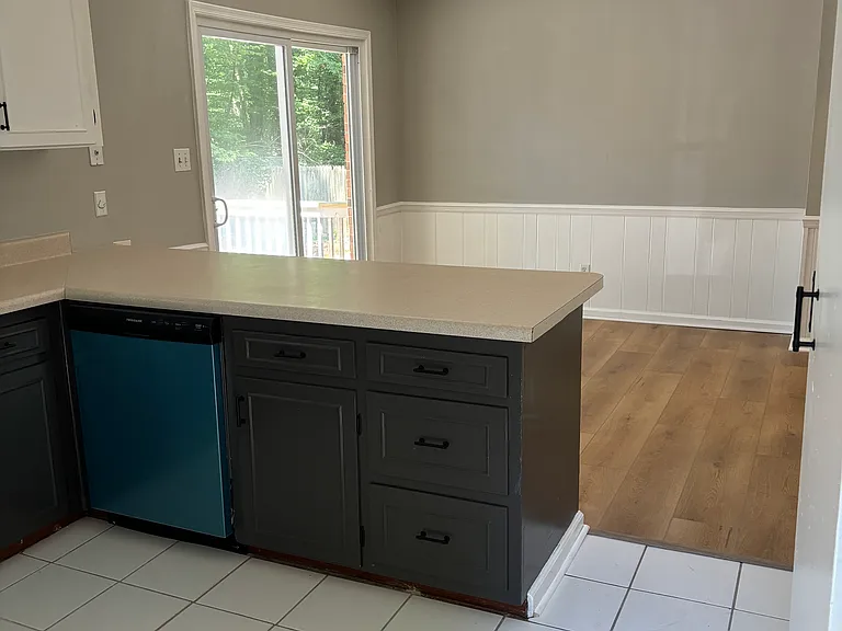 942 Ivy Ln — Photo 2