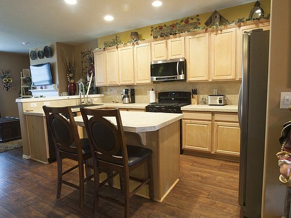 3rd image of 3467 SE Pepperwood Way