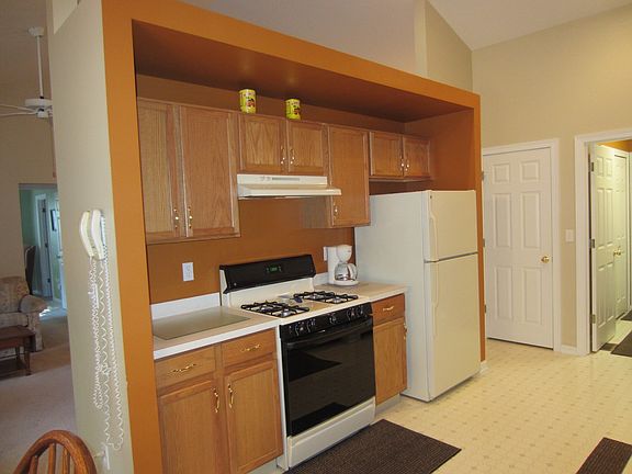 5th image of 422 W Heritage Dr