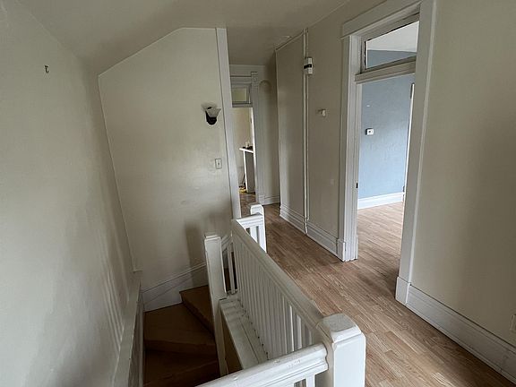 3rd image of 601 Jefferson St #2