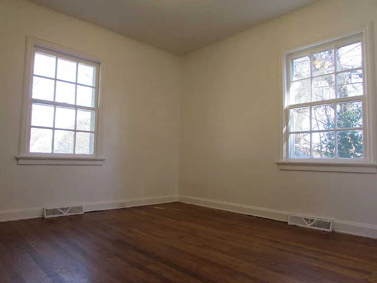 322 W McCubbins St — Photo 7