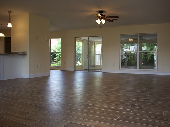 2nd image of 814 Harbor Dr S
