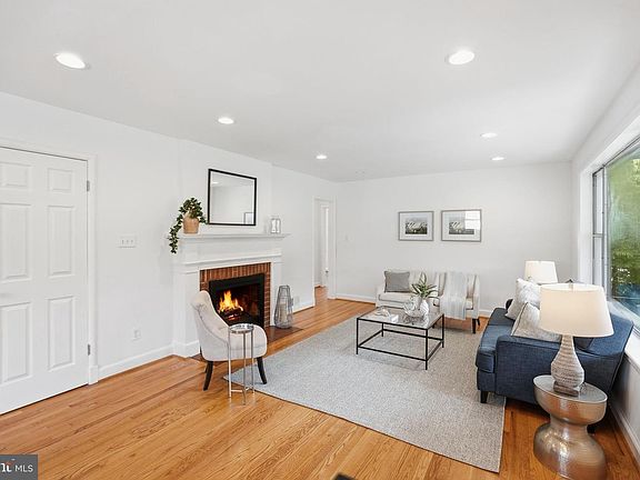 4th image of 10207 Brunswick Ave