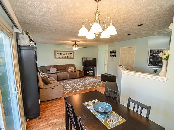 2nd image of 539 Wykeham Ct