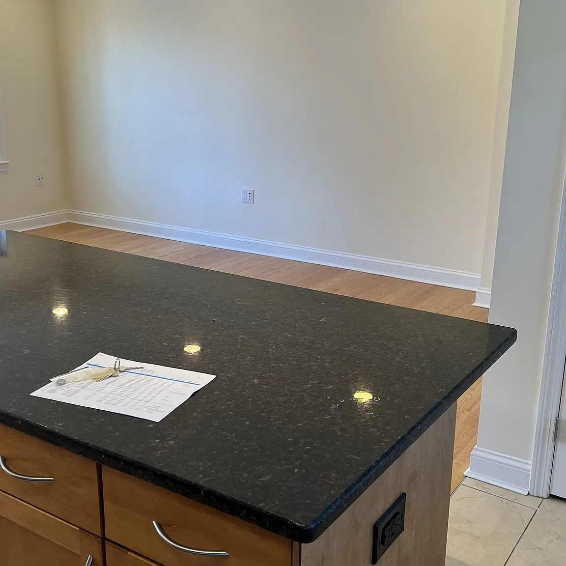 2 bed, 1.0 bath, 984 sqft, $3,820 — Photo 3