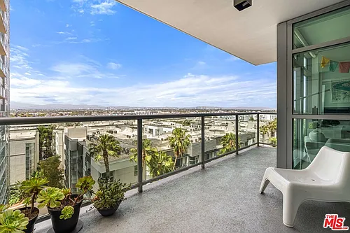 13650 Marina Pointe Dr Photo 1