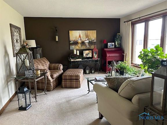 3rd image of 1221 Barrister Dr