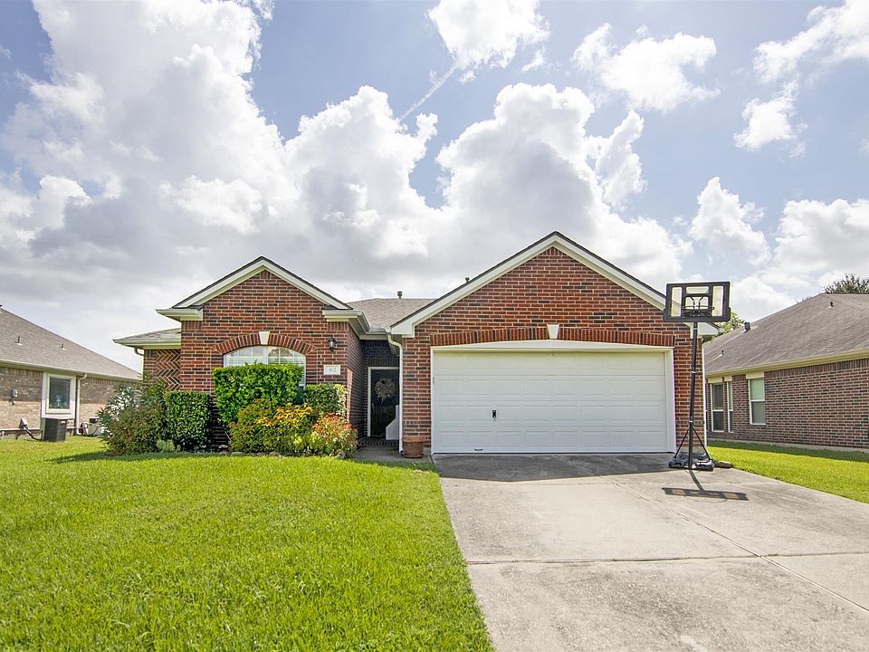 1st image of 302 King William Dr