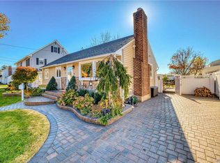 41 Thomas Ave, Bethpage, NY 11714