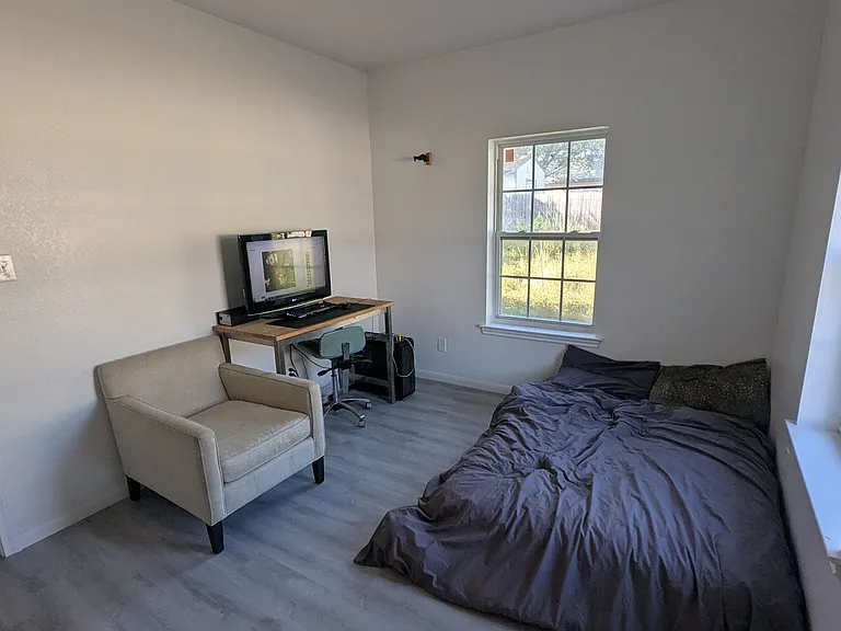 116 Bellair Dr — Photo 10