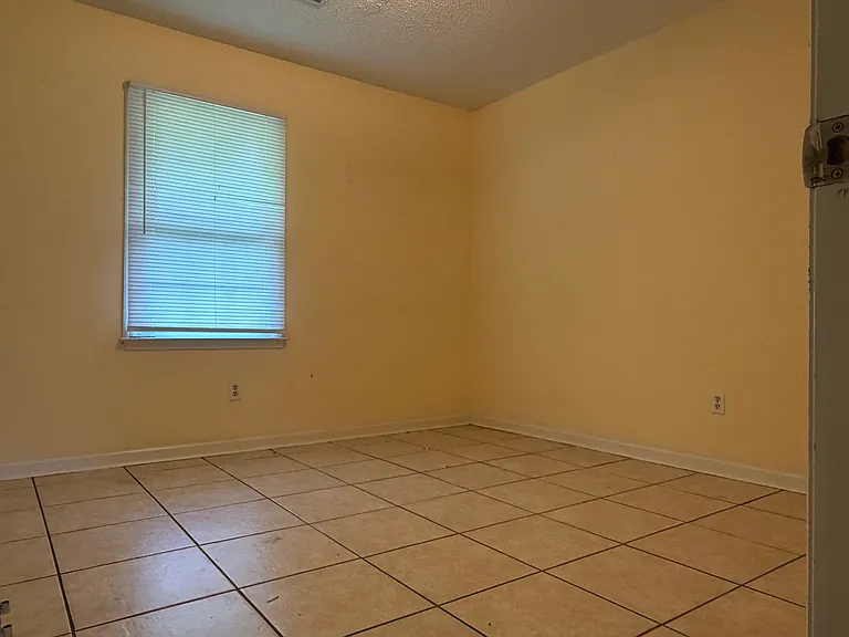 403 Meadowbrook Dr — Photo 14