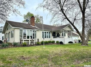 8 N Crescent Dr, Jacksonville, IL 62650