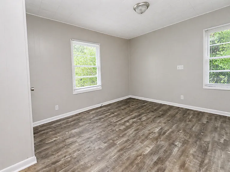 167 2nd St SE — Photo 3