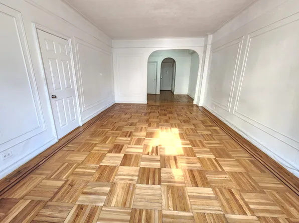 754 Brady Avenue 303 image 3 of 12