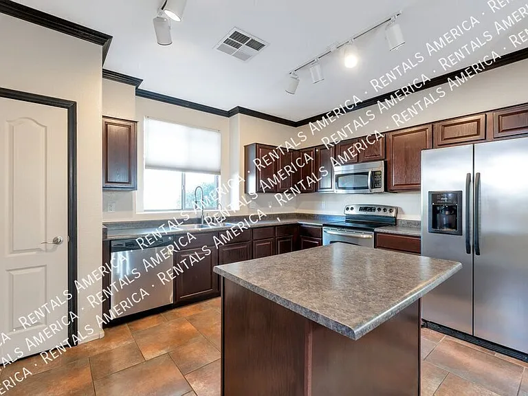3745 E Kerry Ln — Photo 3