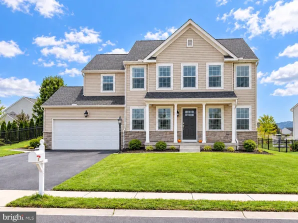 18 McIntosh Ln, Aspers, PA 17304