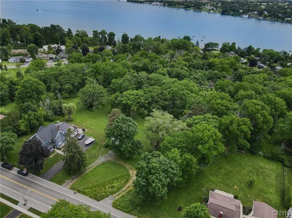 60 E Lake St, Skaneateles, NY 13152