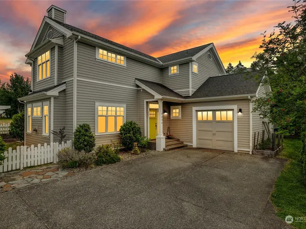 9646 NE Evergreen Avenue, Bainbridge Island, WA 98110