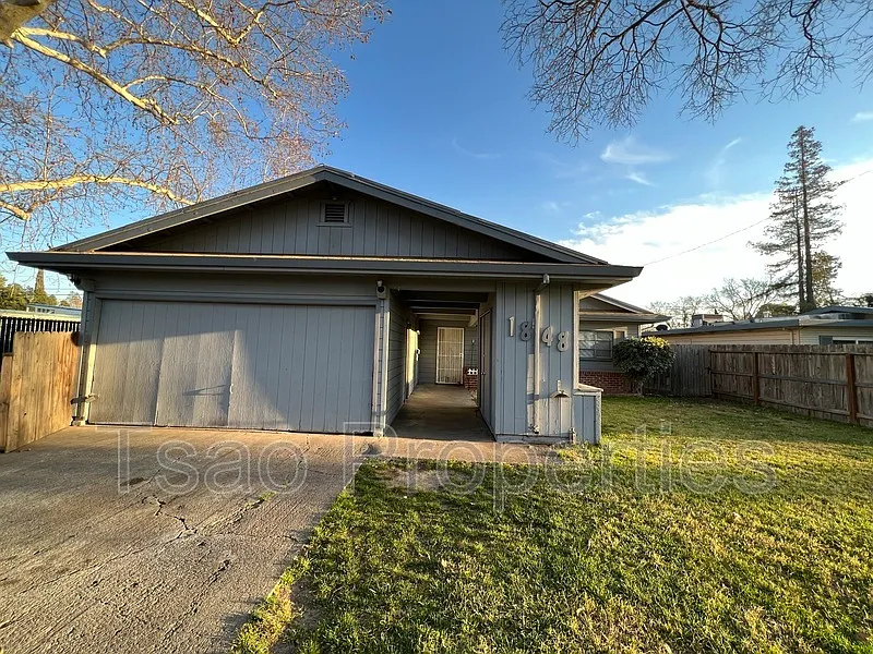 3 bed, 1.0 bath, 1176 sqft, $2,395 — Photo 2