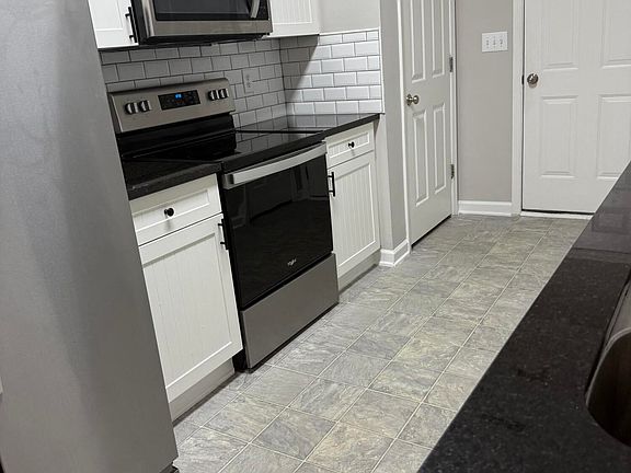 2nd image of 2452 Bay Harbor Dr