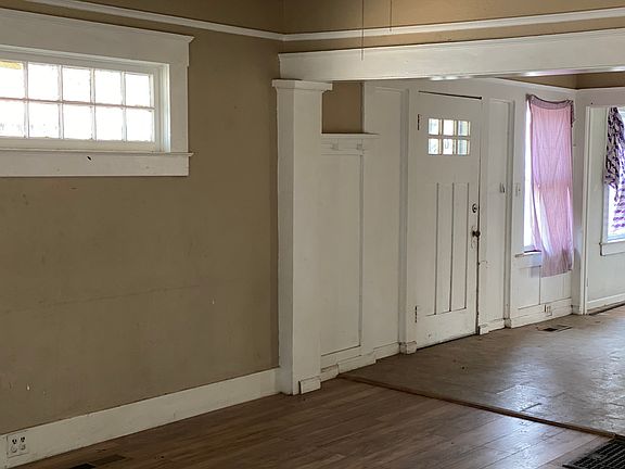 3rd image of 2412 E Grant Ave