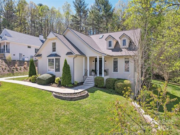 100 Mistletoe Trl, Hendersonville, NC 28791
