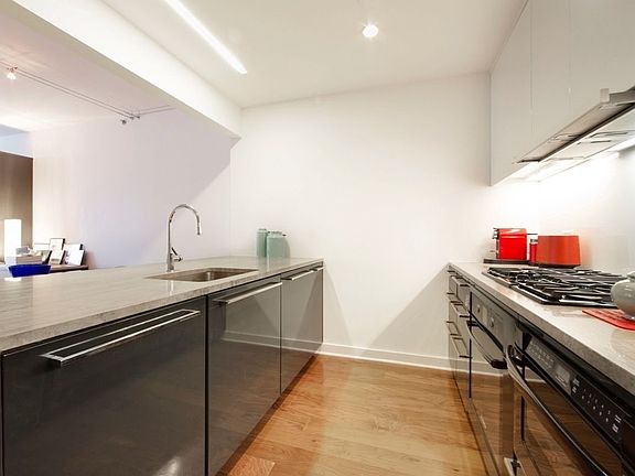 4th image of 164 Kent Ave #24N