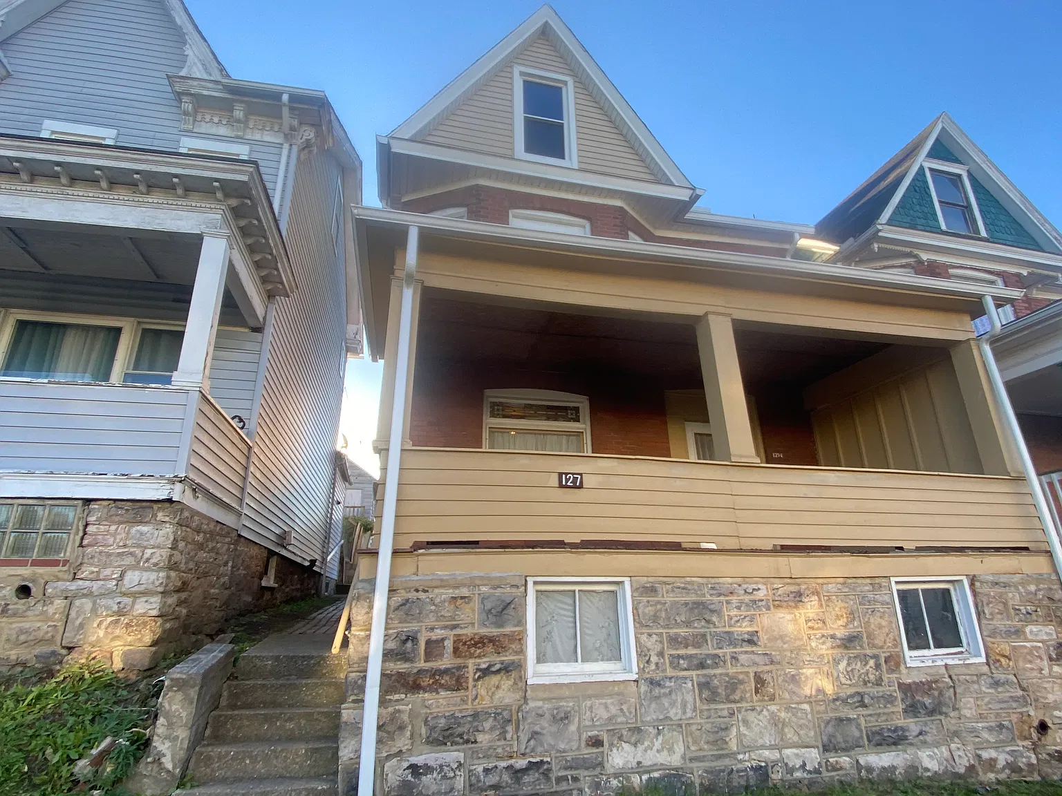 3 bed, $950 — Photo 1