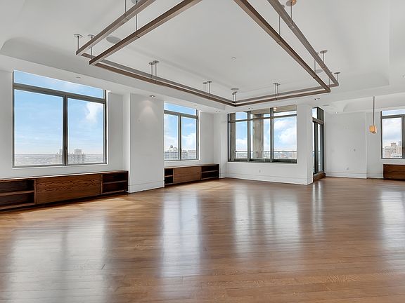 2nd image of 556 3rd Ave #Phc