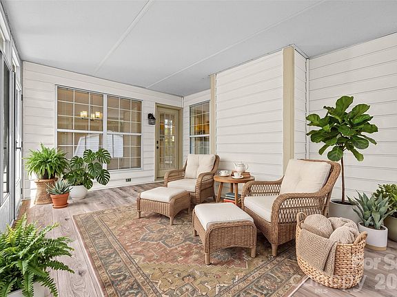 5th image of 105 Lyman Oak Ct