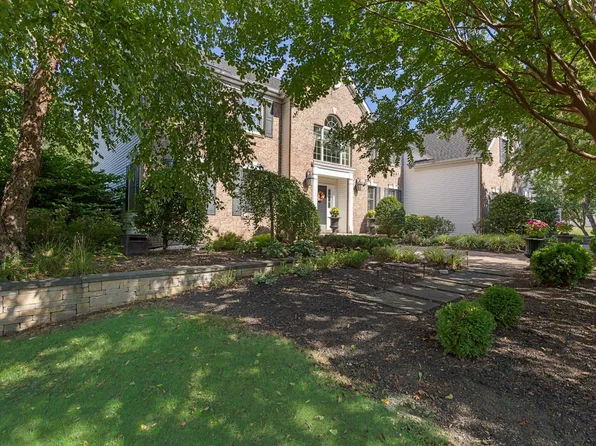 18 Millennium Dr, Columbus, NJ 08022