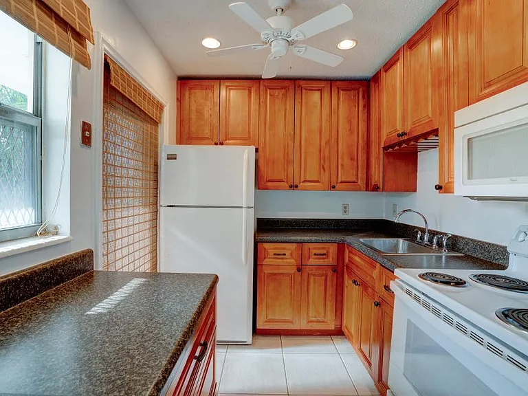 2111 NE 1st Ct #203 — Photo 4