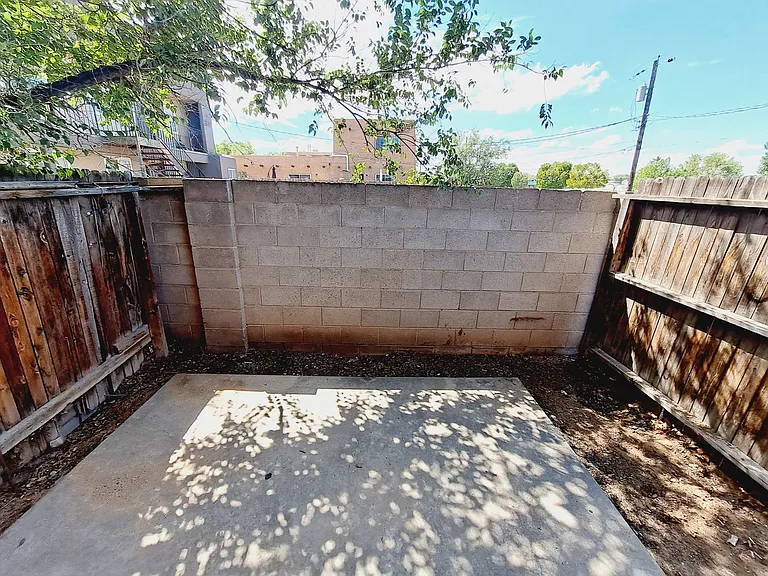 3618 Lafayette Drive Ne — Photo 3
