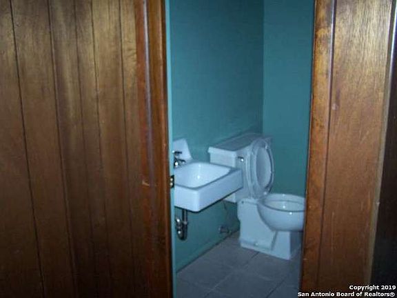 3rd image of 203 Greenlawn Ave