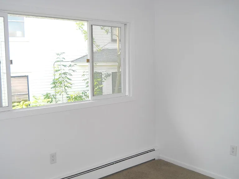 Floral Ave — Photo 2