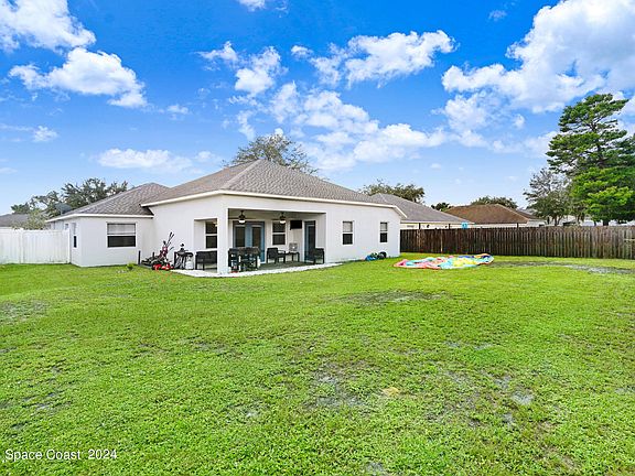 5th image of 3996 Foothill Dr