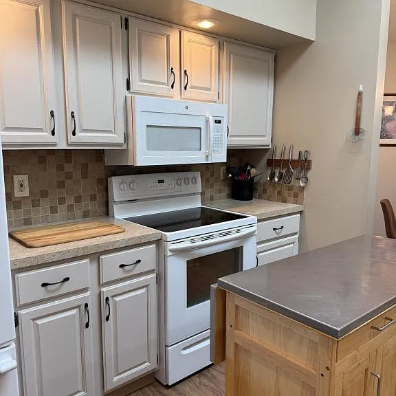 596 Forest Creek Dr — Photo 5
