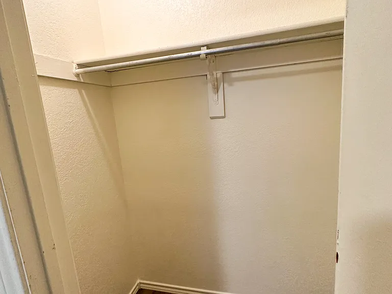 924 W Chestnut St #5 — Photo 12