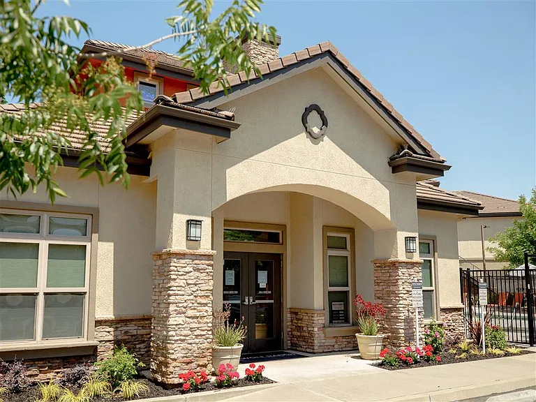 Wolf Ranch Condominium Rentals — Photo 30