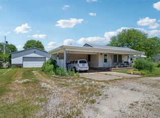 1226 W Davis Dr, Nowata, OK 74048